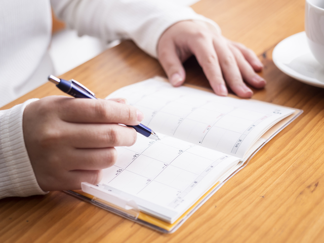 遺品整理の時期を検討するイメージ